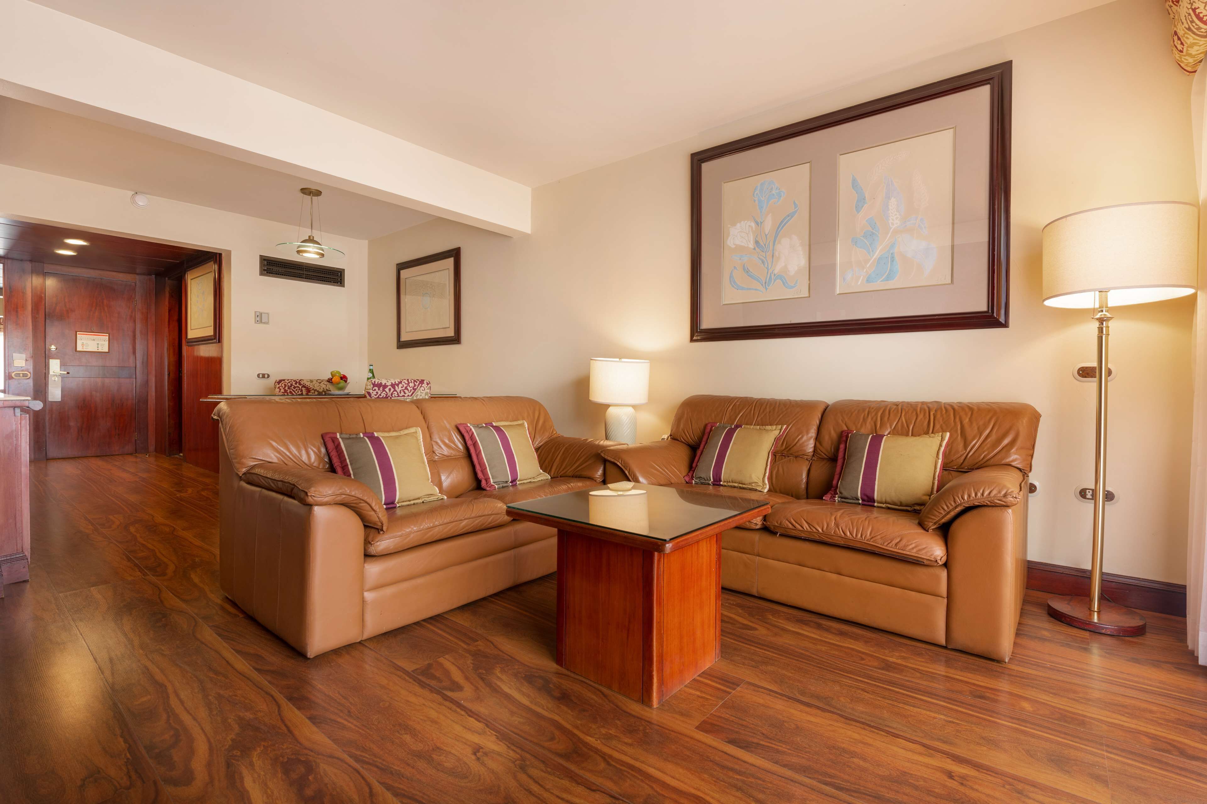 premium suite (level) | premium bedding, minibar, in-room safe, desk