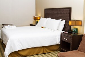 Hypo-allergenic bedding, down duvets, in-room safe, desk - Rincón del Valle Hotel & Suites (San José)