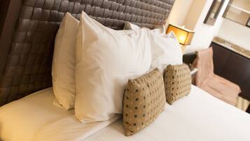 Allergitestade sängkläder, duntäcken och värdeförvaringsskåp på rummet