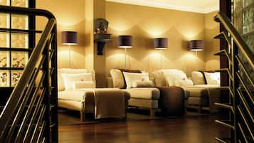 Espace de soins pour les couples, bain Ă remous, hammam, soins corporels