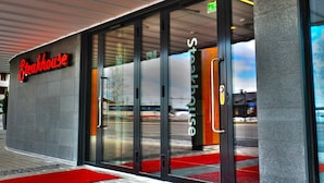 A Steakhouse with a glass entrance, red carpet, and a modern design. - Grand Hotel Lapland (Gällivare)
