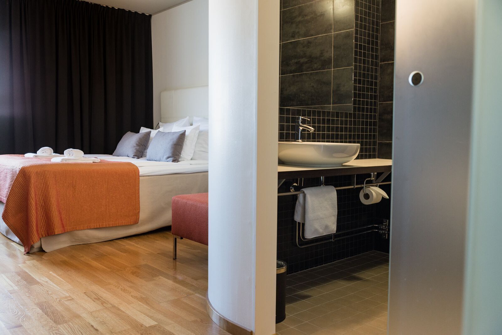 Desk, laptop workspace, free WiFi, bed sheets
