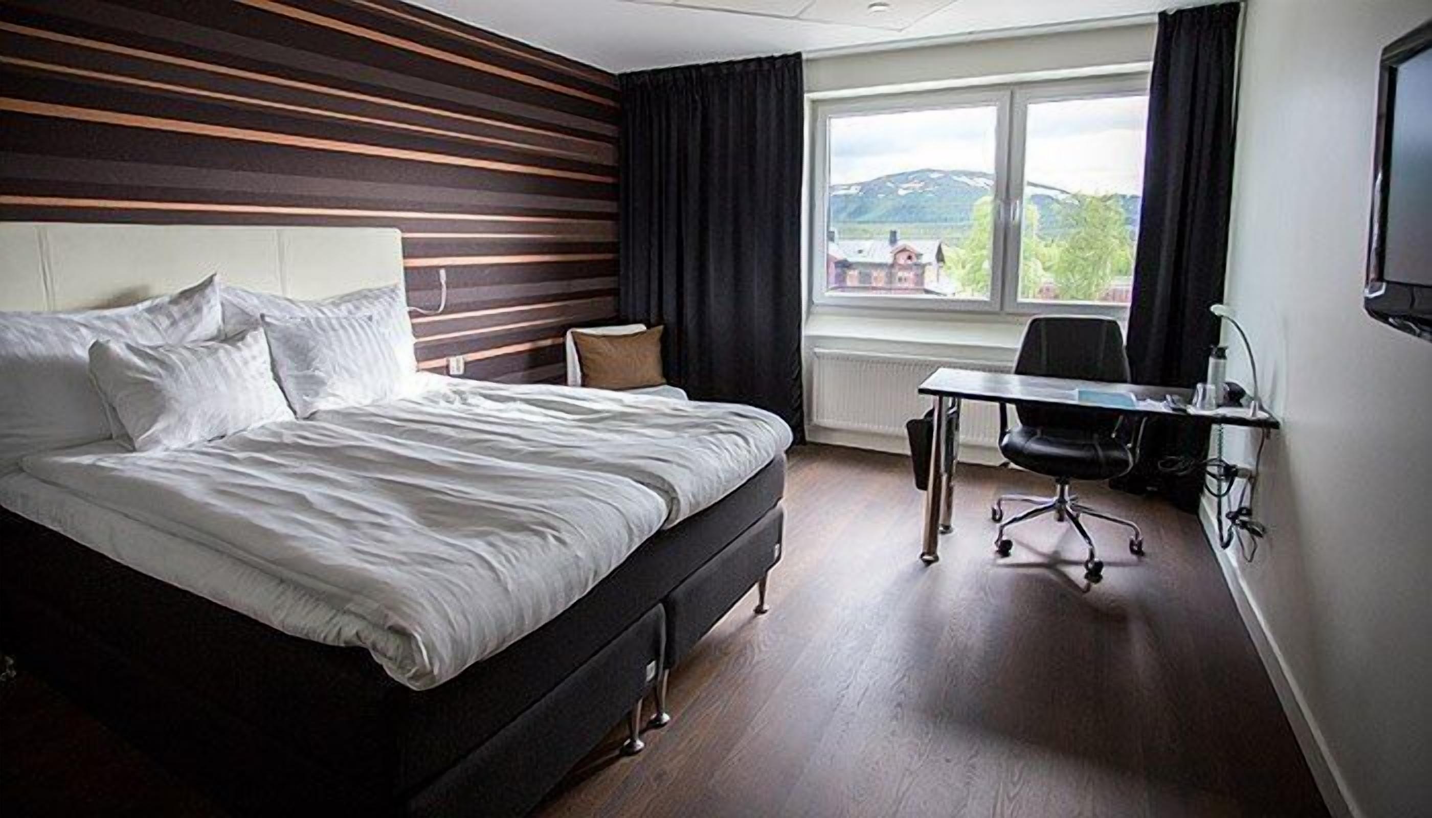 Double Room | Desk, laptop workspace, free WiFi, bed sheets