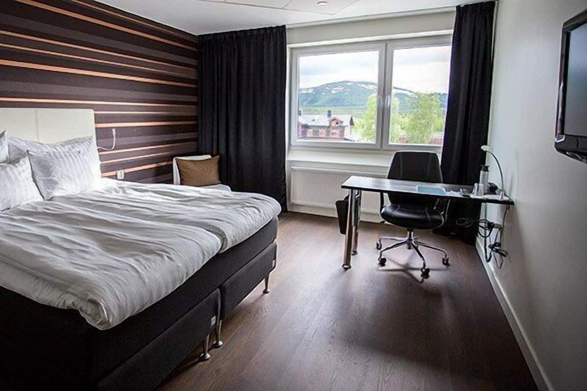 Double Room | Desk, laptop workspace, free WiFi, bed sheets