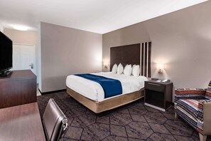 Habitación, 1 cama de matrimonio grande, accesible para personas con discapacidad, no fumadores | Colchones con acolchado adicional, escritorio, cortinas opacas