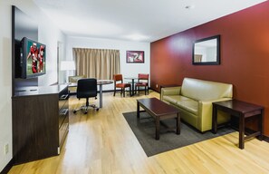 Suite, 1 King Bed (Smoke Free)