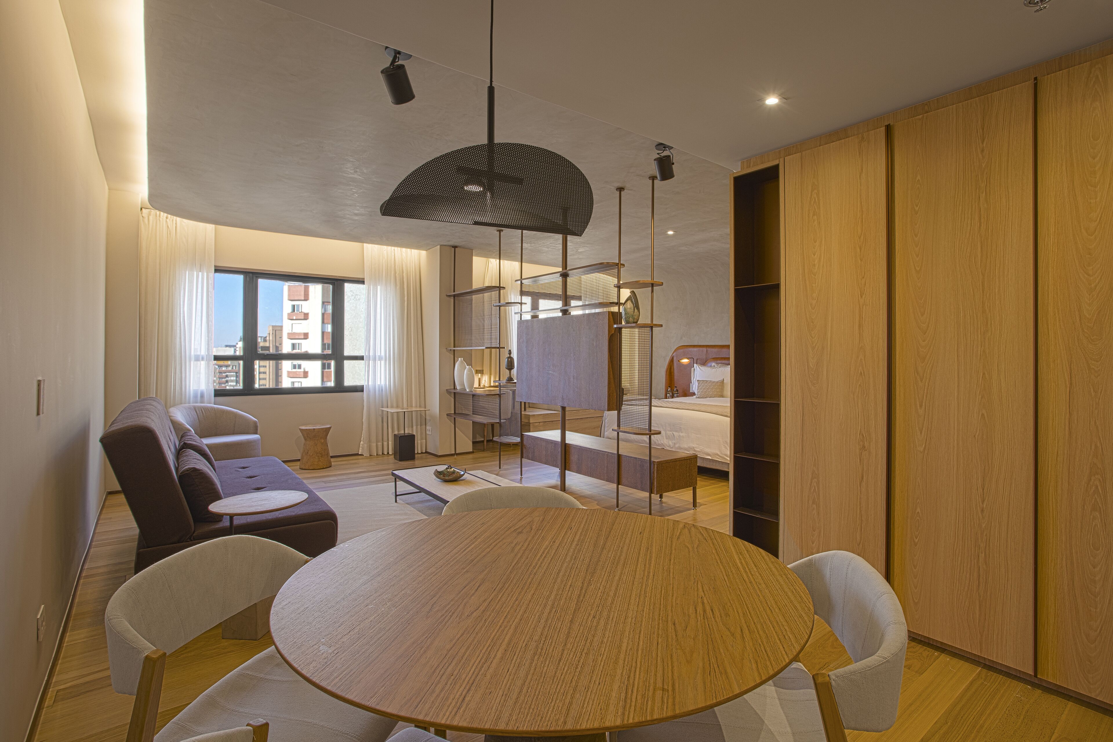 design suite | living area | 55-inch smart tv with cable channels, tv, netflix