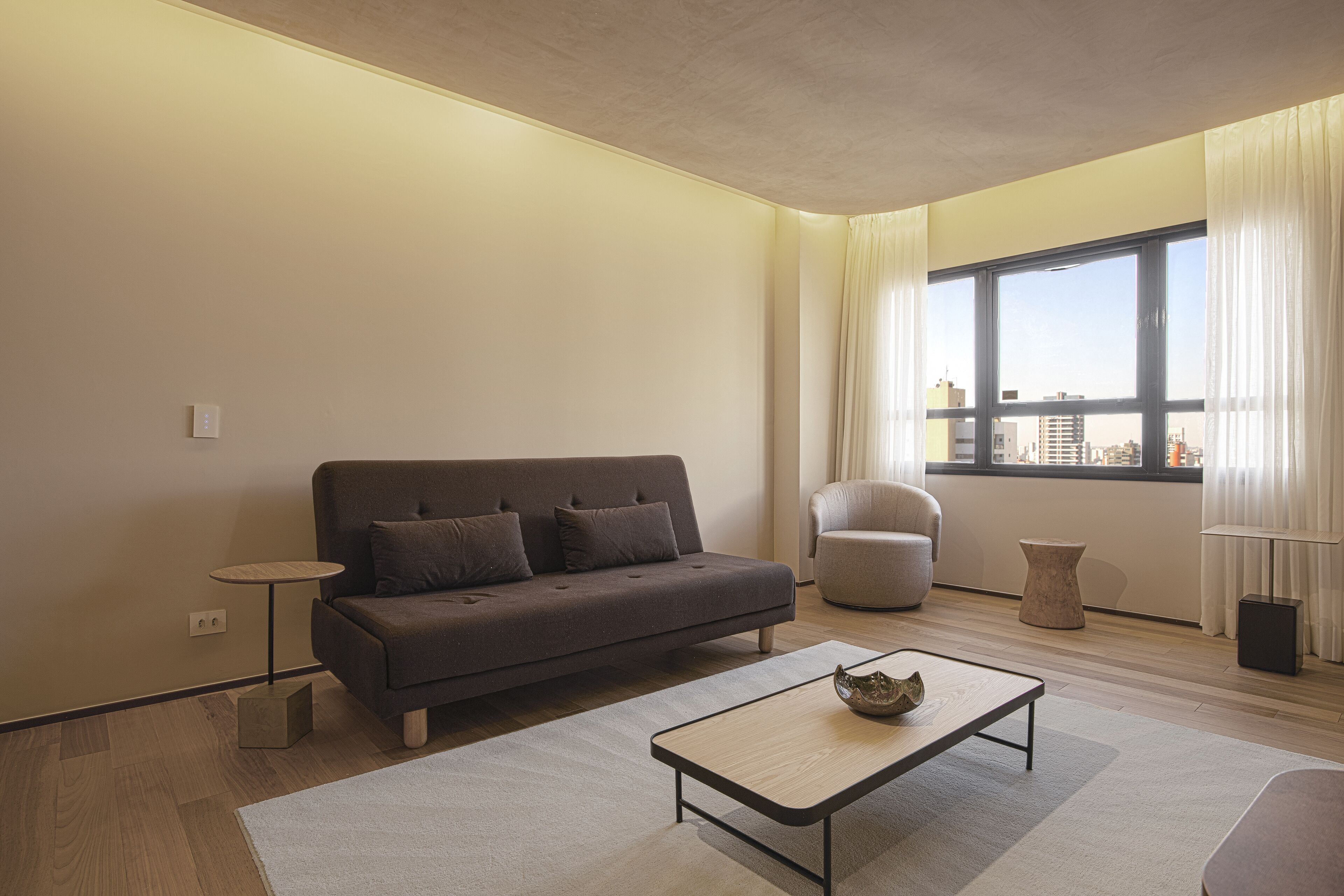 design suite | living room | 55-inch smart tv with cable channels, tv, netflix