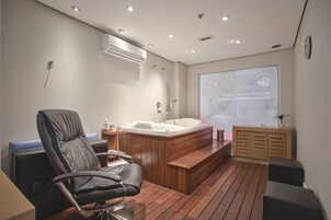 Sauna seca, banheira de hidromassagem, hidroterapia, bandagem corporal