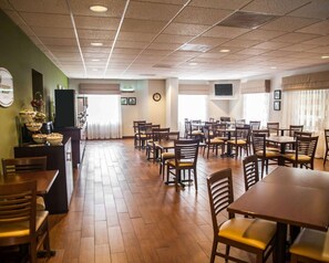 Free daily buffet breakfast