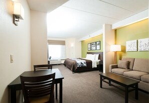 객실 내 금고, 책상, 암막 커튼, 다리미/다리미판