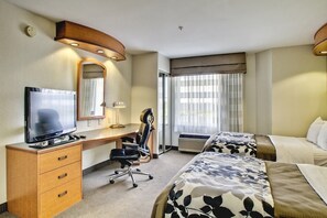 In-room safe, desk, laptop workspace, iron/ironing board - Sleep Inn & Suites Emmitsburg (Emmitsburg)