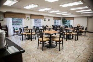 Free daily buffet breakfast  - Sleep Inn & Suites Emmitsburg (Emmitsburg)