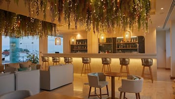 3 restaurantes; se sirve desayuno, almuerzo, cena y brunch