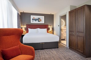 Desk, laptop workspace, blackout drapes, soundproofing - Leonardo Royal Hotel Birmingham  (Birmingham)