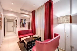Lobby sitting area - Target Inn Rome (Rome)