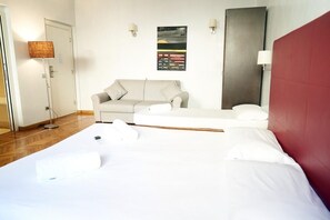 Quarto quádruplo luxo | 1 quarto, roupas de cama de algodão egípcio, camas Select Comfort