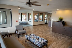 Lobby - Lomira Inn and Suites (Lomira)