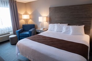Standard Room, 1 King Bed | Desk, laptop workspace, iron/ironing board, free WiFi - Lomira Inn and Suites (Lomira)