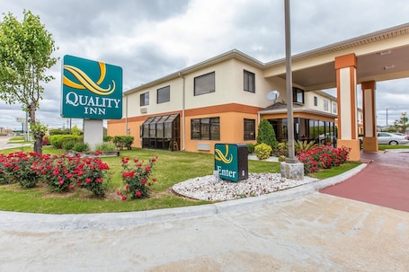 Exterior. Quality Inn Montgomery South