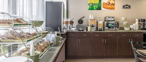 Petit déjeuner complet servi tous les jours en supplément