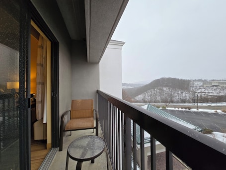 Standard Room, 1 King Bed, Non Smoking, Balcony | Balcony view