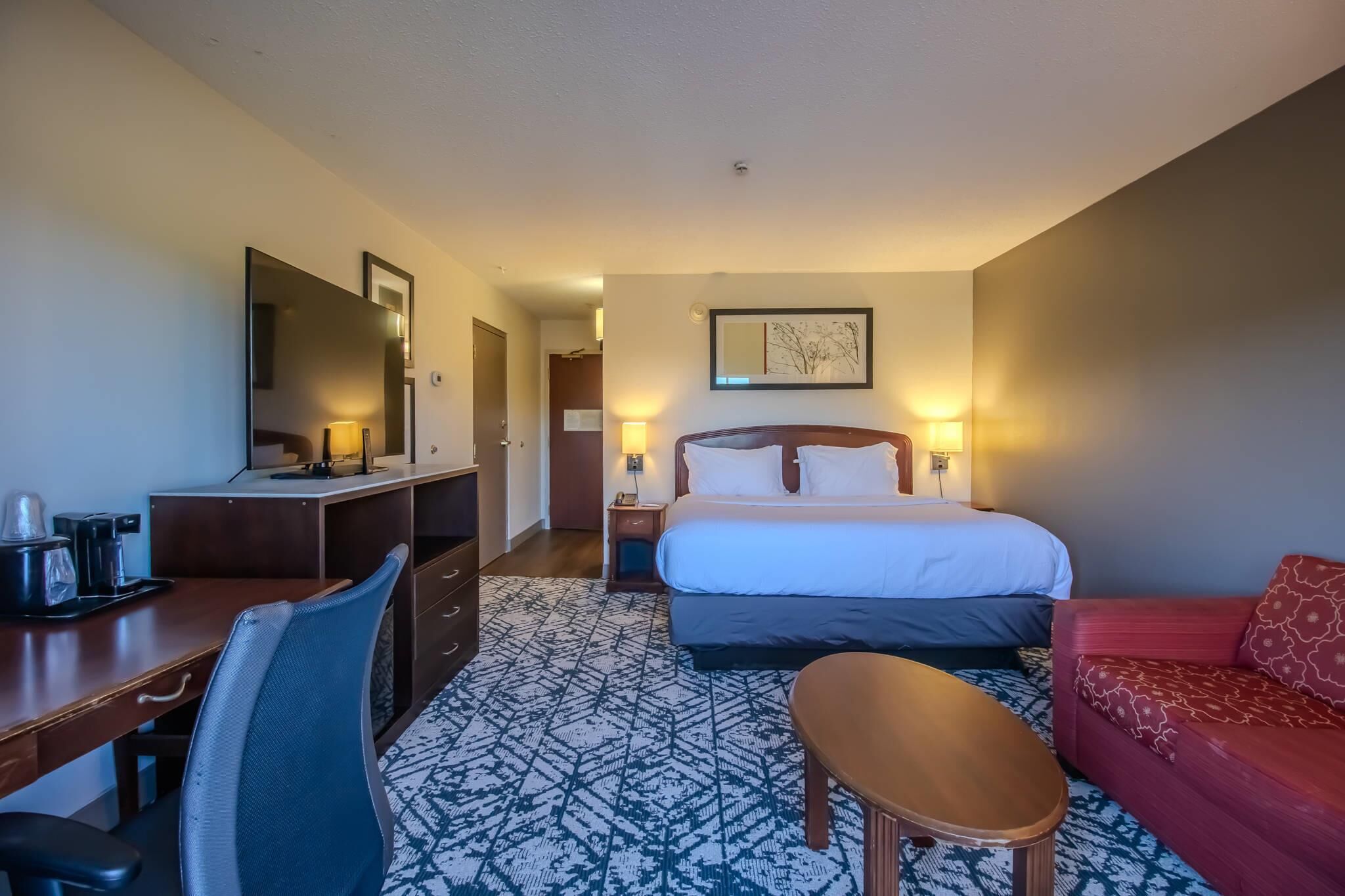 In-room safe, desk, laptop workspace, soundproofing