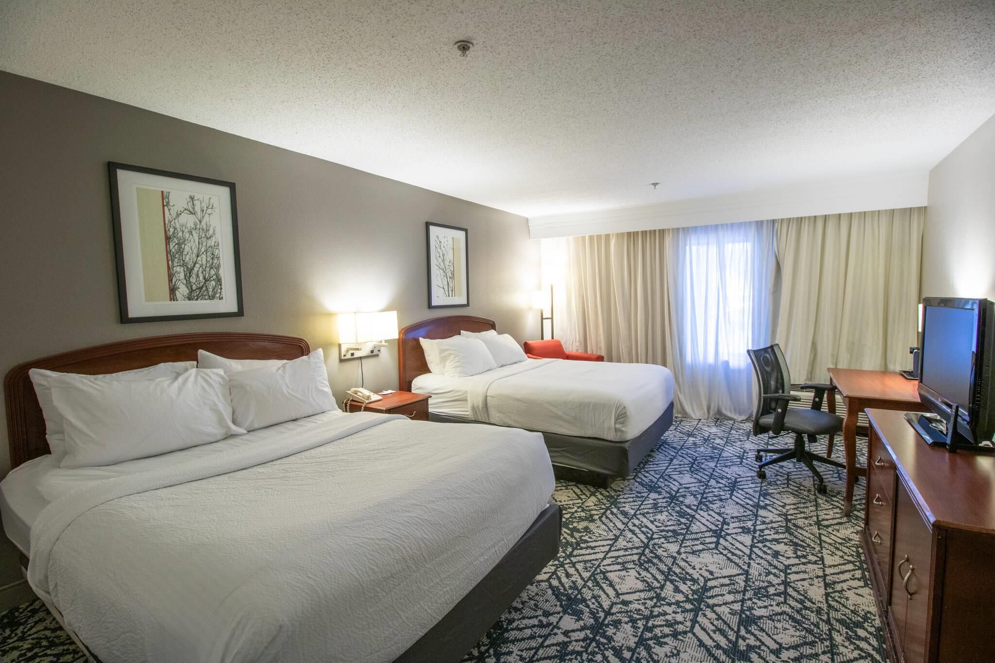 In-room safe, desk, laptop workspace, soundproofing