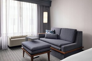 Desk, blackout curtains, iron/ironing board, free cots/infant beds - Courtyard by Marriott Charlotte City Center (Charlotte)