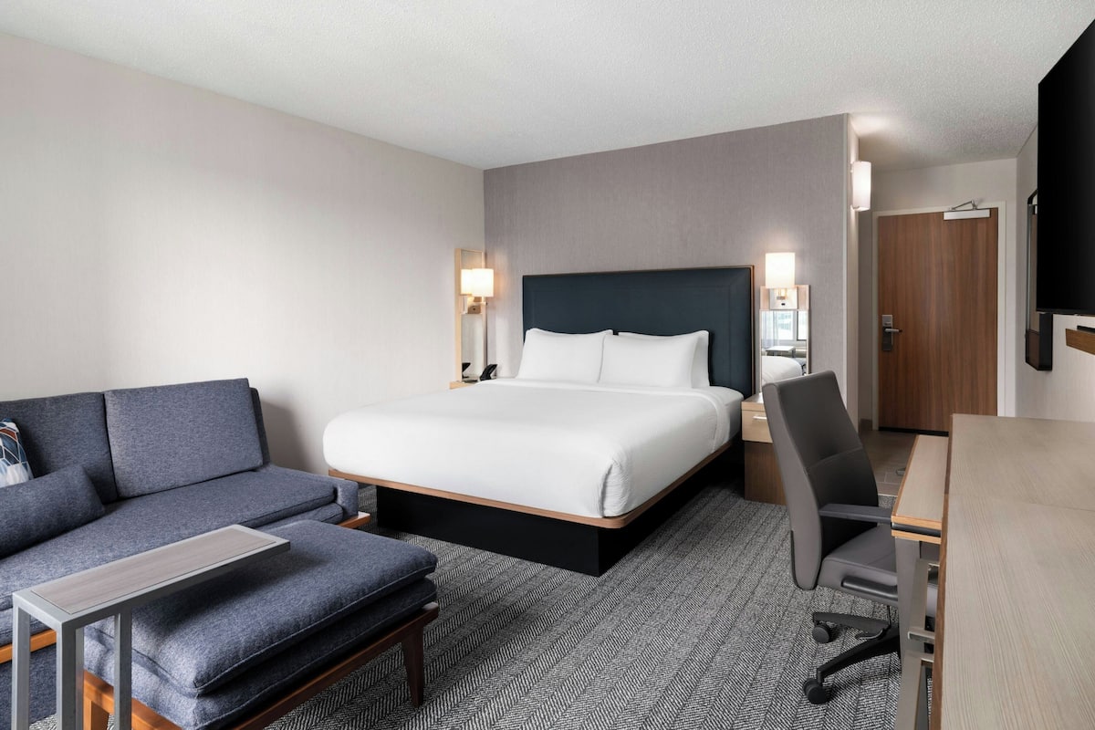 Room, 1 King Bed with Sofa bed, Non Smoking