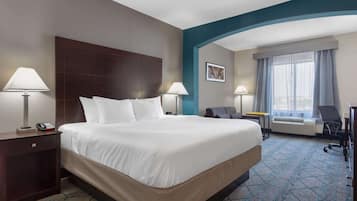 Deluxe Room, 1 King Bed, Non Smoking (Deluxe Executive Room) | Pillowtop beds, desk, laptop workspace, blackout drapes