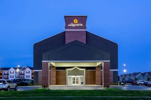 Exterior - La Quinta Inn & Suites by Wyndham Columbus West - Hilliard (Columbus)