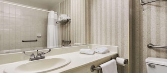 Days Inn by Wyndham Toronto East Lakeview