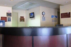 Lobby - Days Inn by Wyndham Toronto East Lakeview (Toronto)