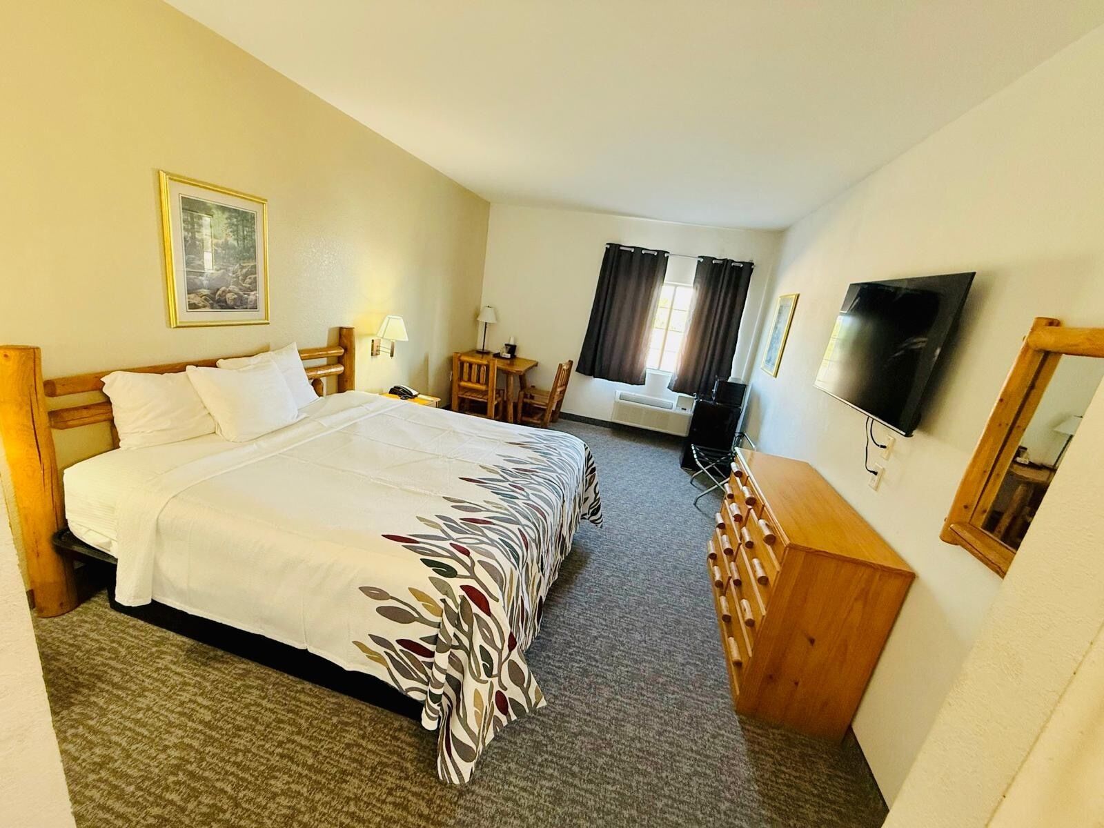 Een kluis op de kamer, een strijkplank/strijkijzer, gratis babybedden