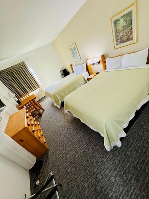 In-room safe, iron/ironing board, free cribs/infant beds, rollaway beds - Knights Inn New Florence (New Florence)