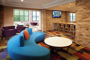 Bar-salon dans le hall