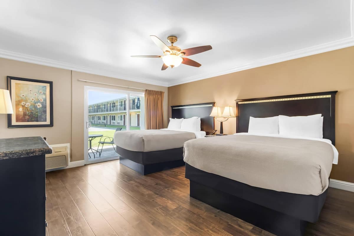 Standard Room, 2 Queen Beds, Non Smoking
