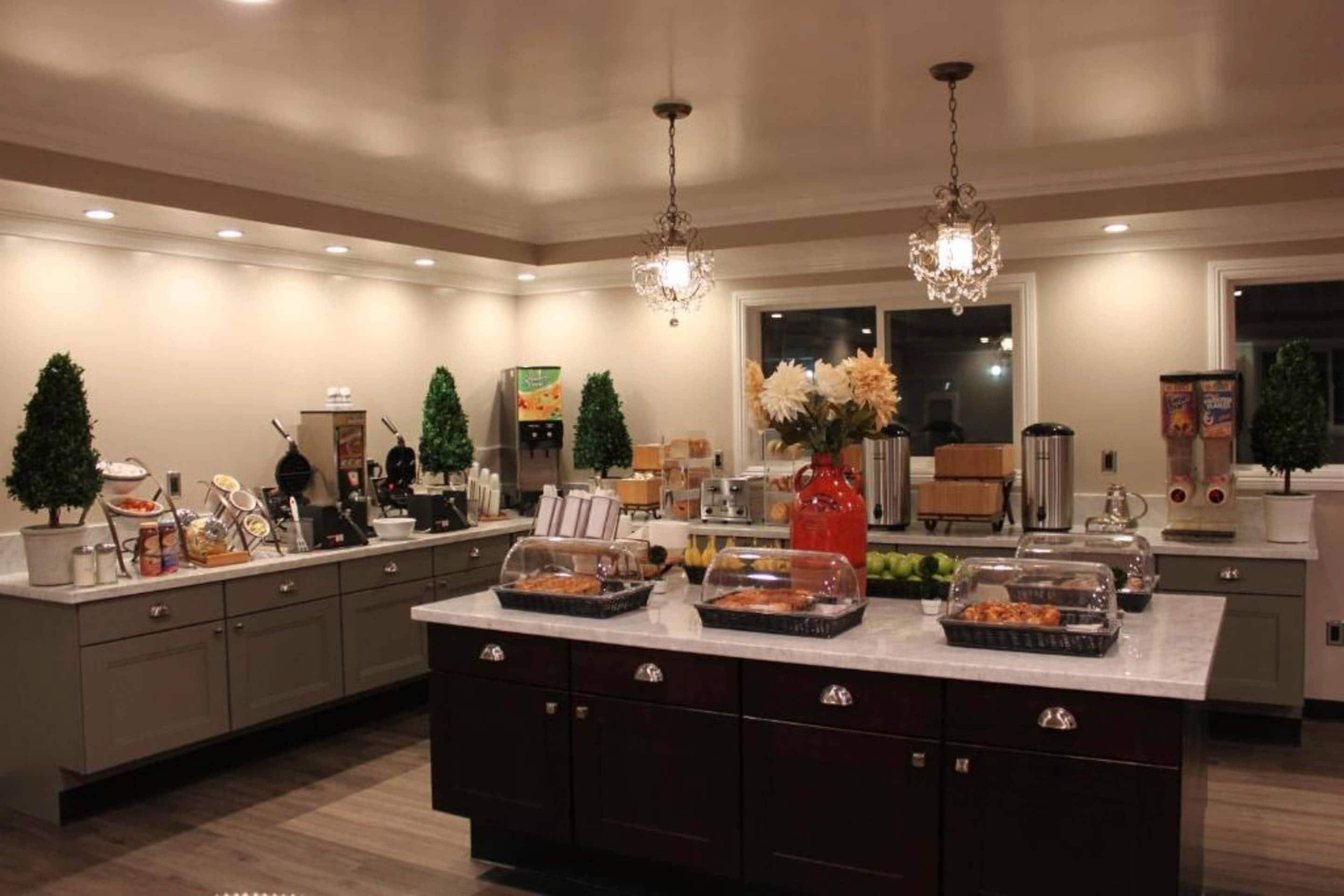 Free daily continental breakfast