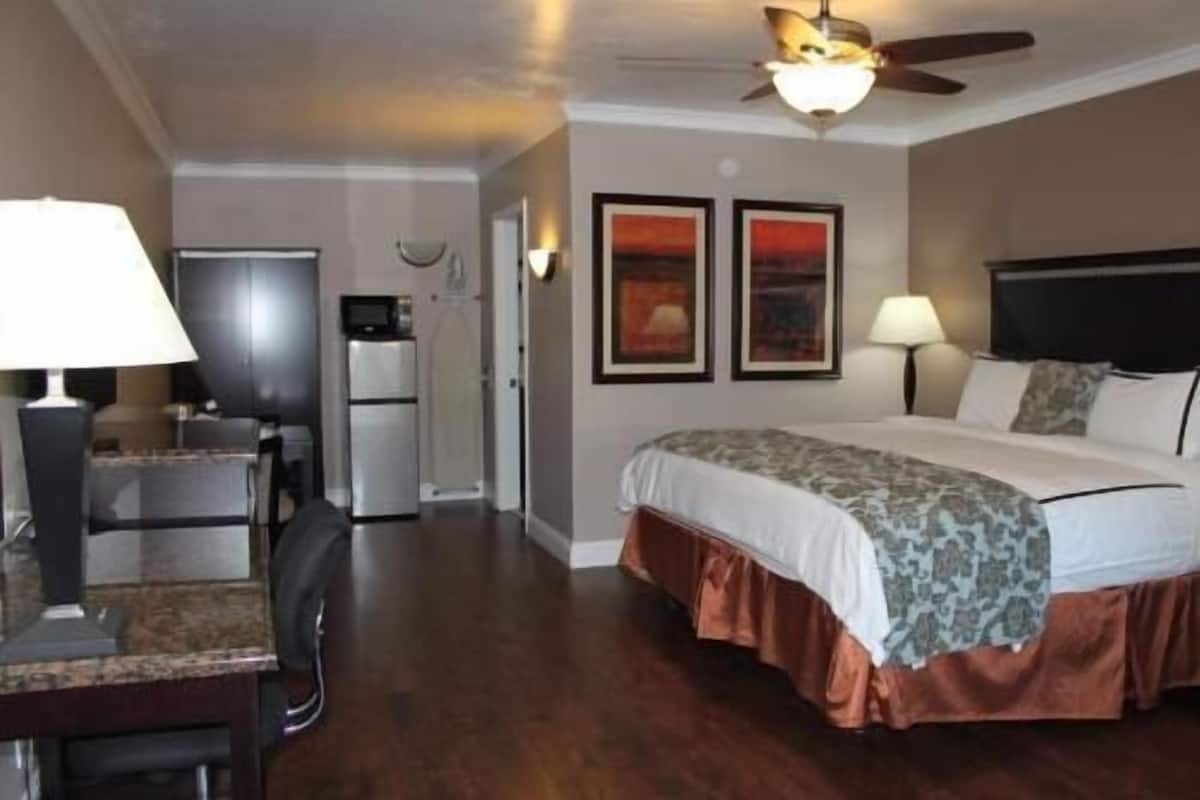 Premium bedding, pillow-top beds, in-room safe, blackout curtains