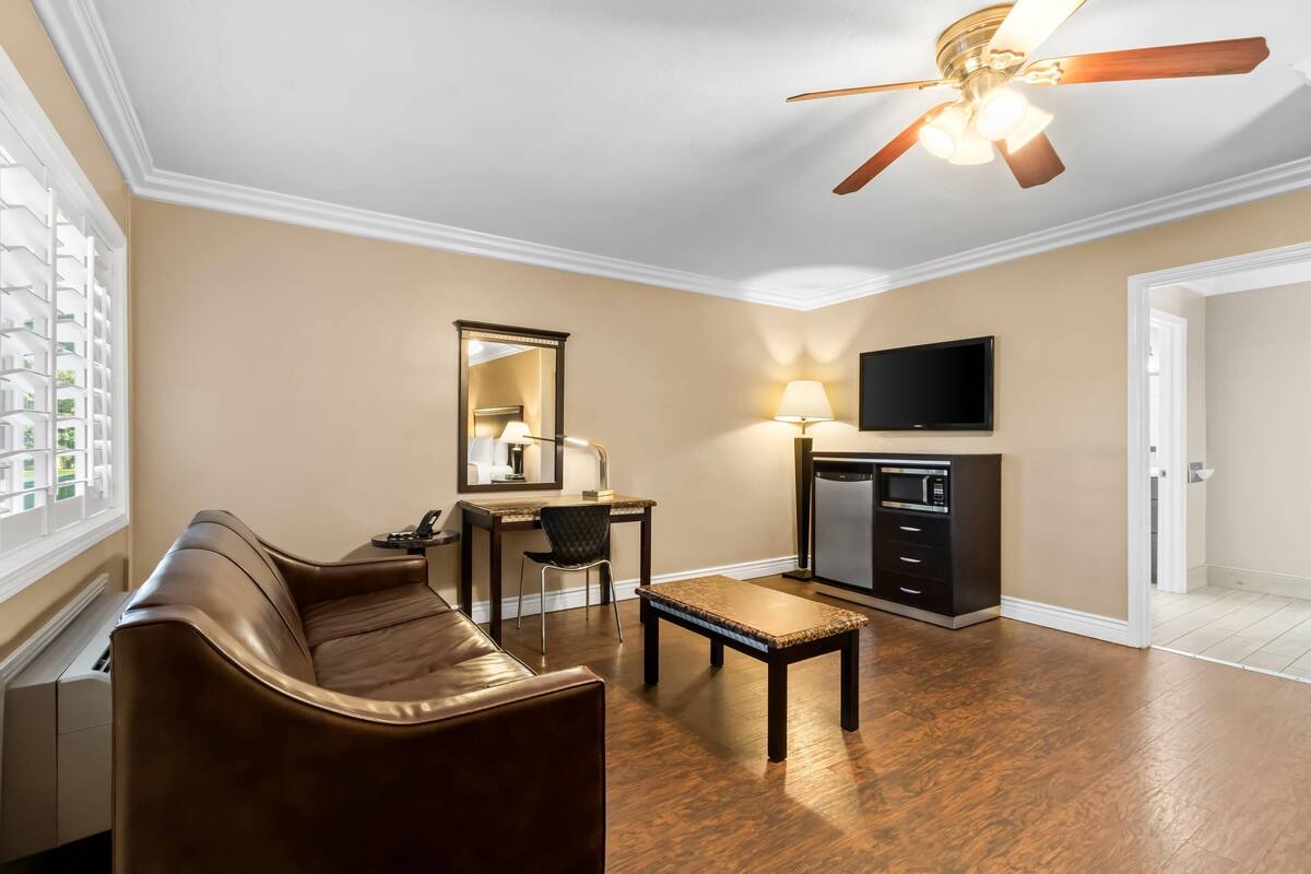 Suite, Multiple Beds, Non Smoking