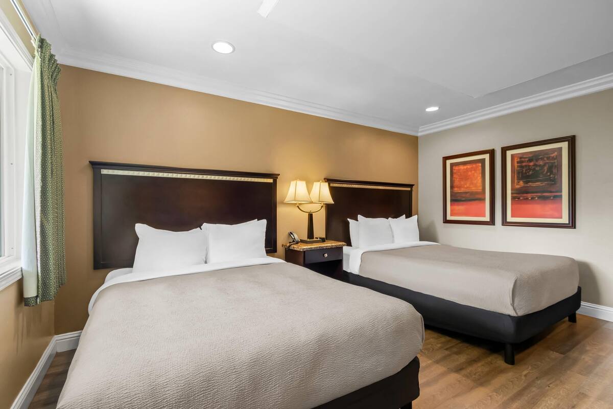 Room, 2 Queen Beds, Mobility Accessible, Non Smoking