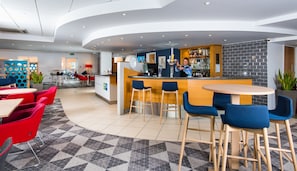 Bar (on property) - Holiday Inn Express Southampton - West by IHG (Southampton)