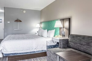 Quarto, 1 cama King, para não fumantes | Área de estar | TV LCD 32 polegadas com canais a cabo, TV