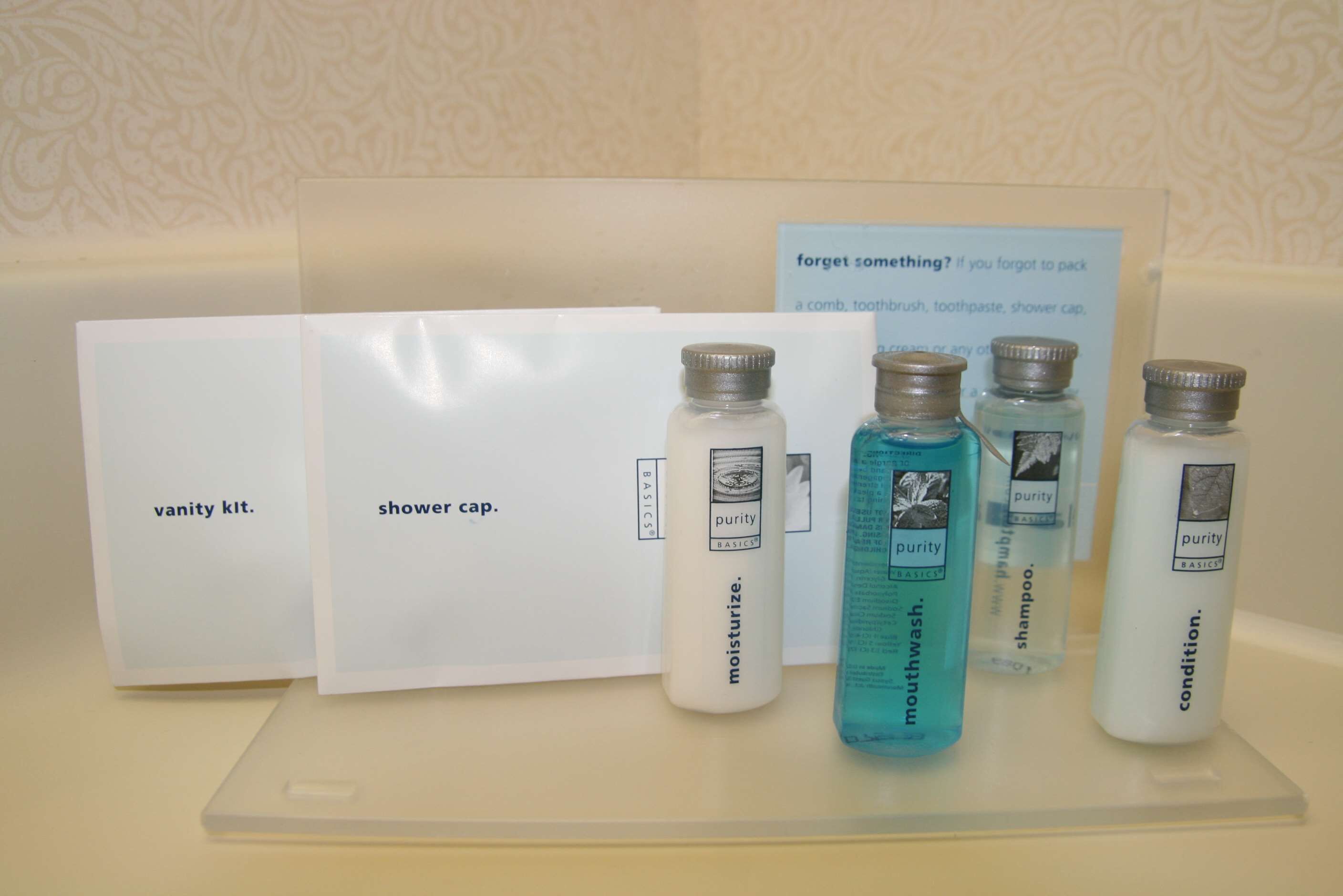 one king sofabed non smoking | bathroom | combined shower/bathtub, free toiletries, hair dryer, towels