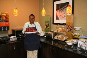 Restaurant - Hampton Inn Youngstown-North (Youngstown)