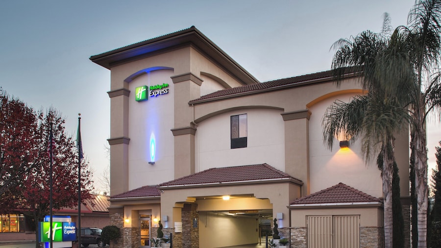 Holiday Inn Express Redwood City-Central by IHG