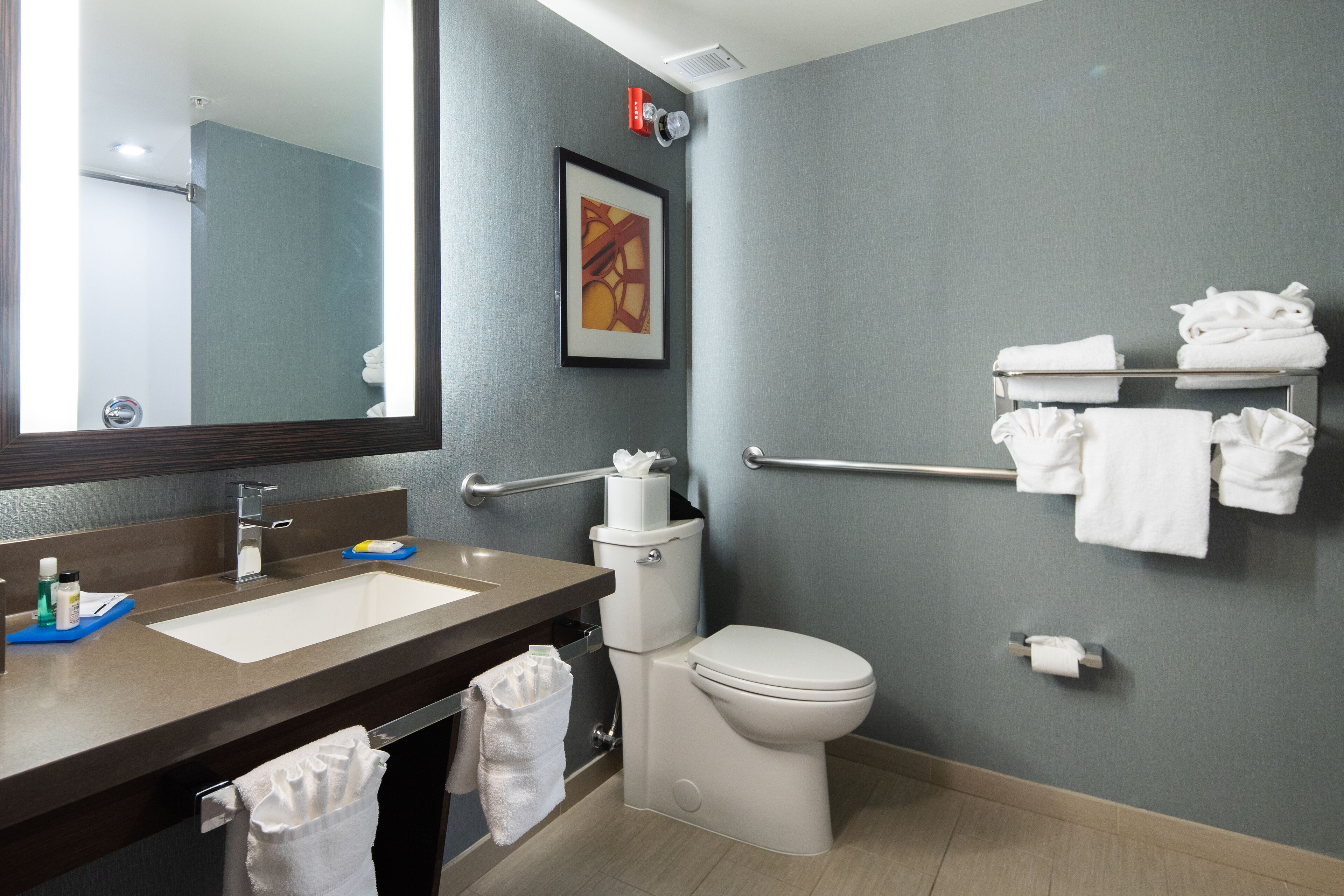 combined shower/bathtub, hydromassage showerhead