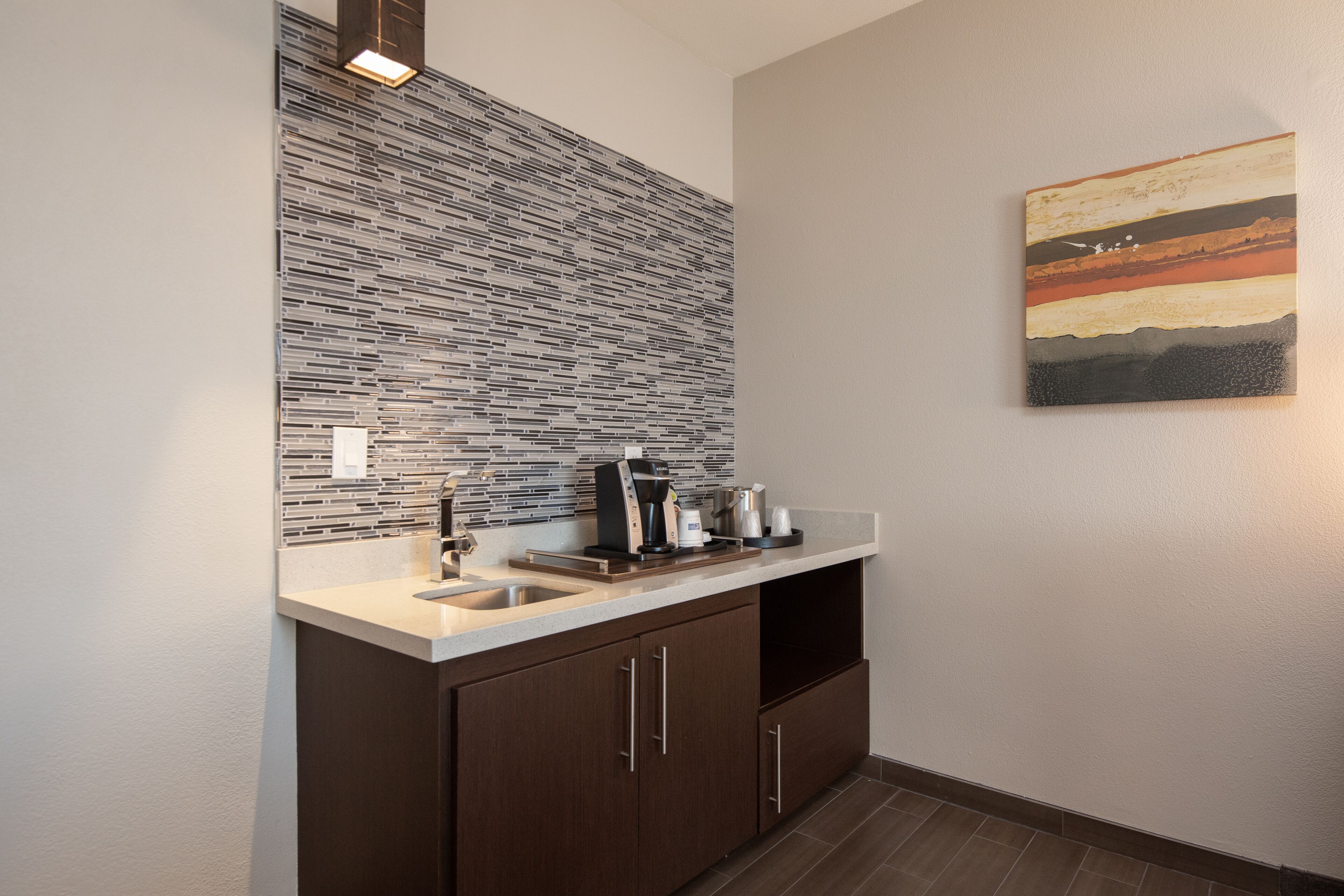 standard room, 1 king bed, accessible (communications) | private kitchenette | fridge, microwave, coffee/tea maker