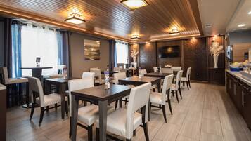 Free daily buffet breakfast